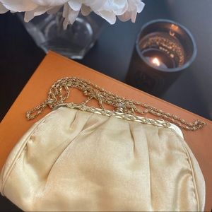 Chain clutch bag